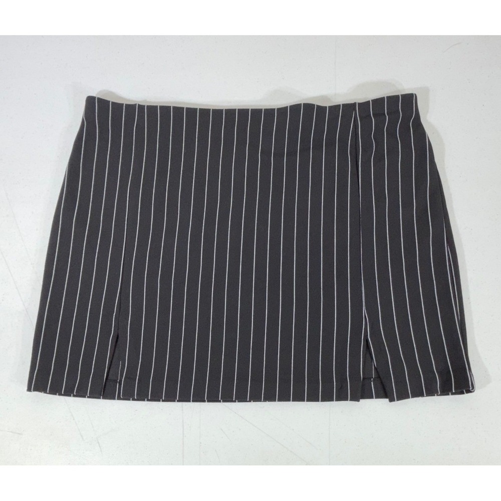 H&M Divided Mini Skirt XL (37x17) Black Pinstripe Front Slits Dark Academia Goth